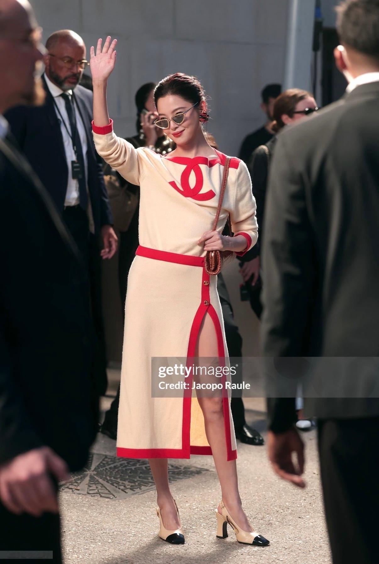 谁敢信这是g社生图…
此女状态简直好的可怕
#辛芷蕾chanel大秀G社生图# ​