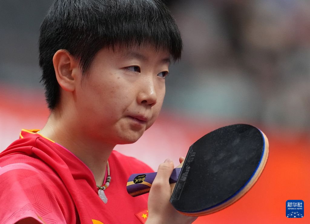 女单爆冷！孙颖莎拿下亚军，王曼昱摘得金牌！

刚落幕的 2026 爱知 - 名古屋亚运会乒乓球女单决赛，算是把 “国乒内战永远猜不到结局” 这句话给玩明白了。

赛前不少球迷都默认孙颖莎夺冠概率更大，毕竟俩人在国际赛场前前后后交手 31 次，孙颖莎拿了 21 胜，战绩上明显占优，再加上她是上届杭州亚