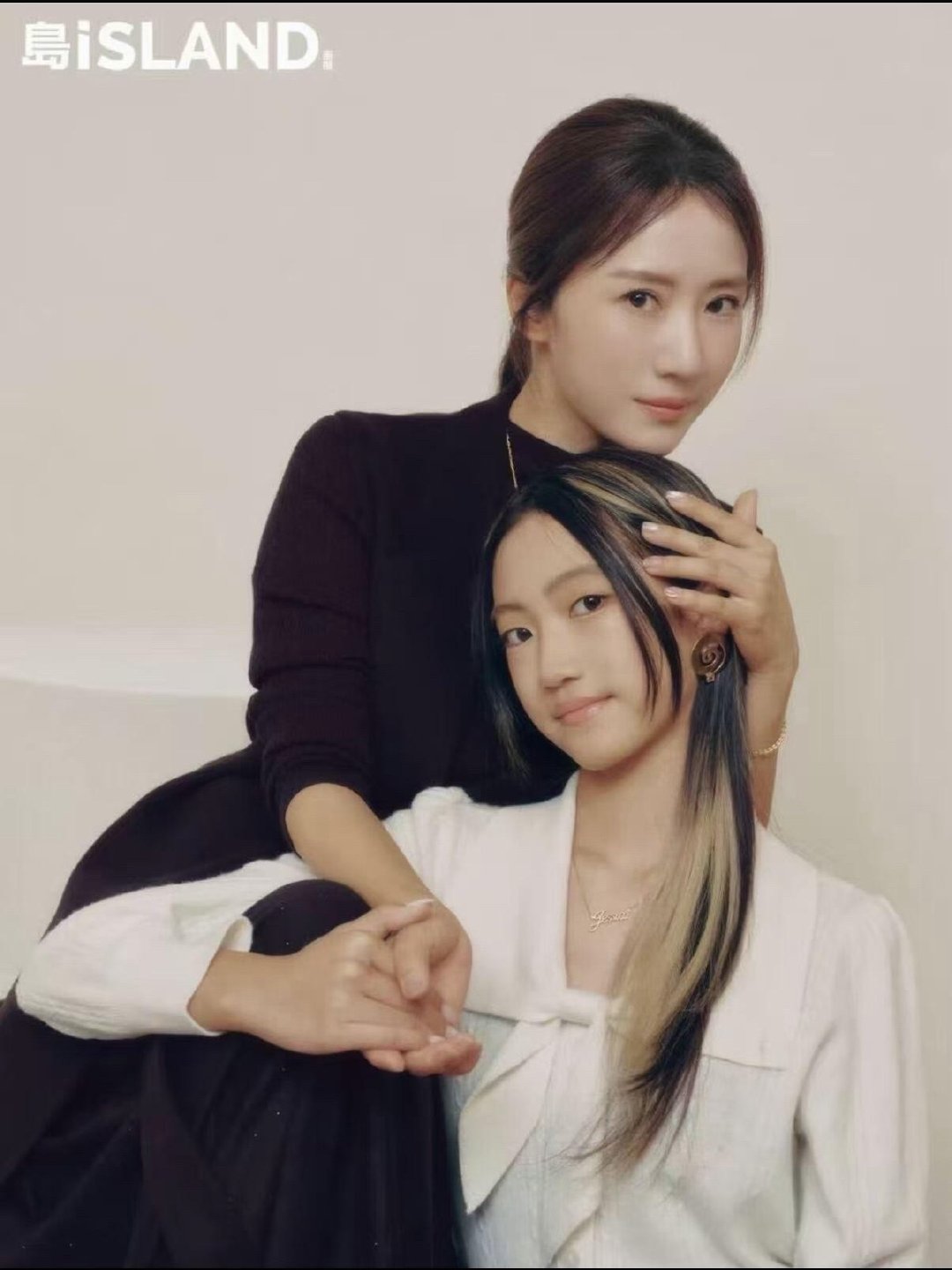遗传是门学问……
海藻的女儿这么大了，为啥爸妈都是双的，女儿是单眼皮，现实中有这种情况吗❓ ​