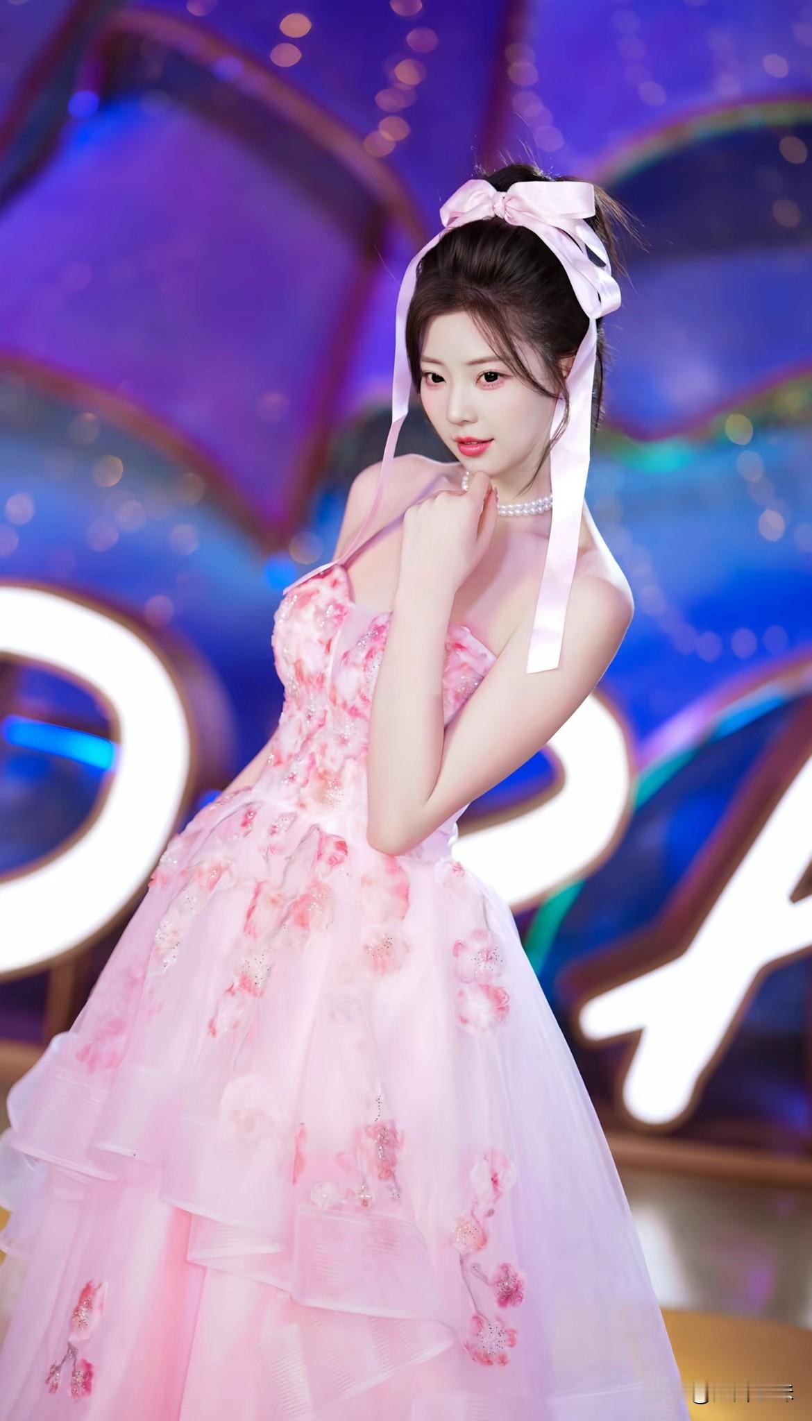 <p>看看气质女神的穿着搭配吧 <!--{img:0}--></p><...