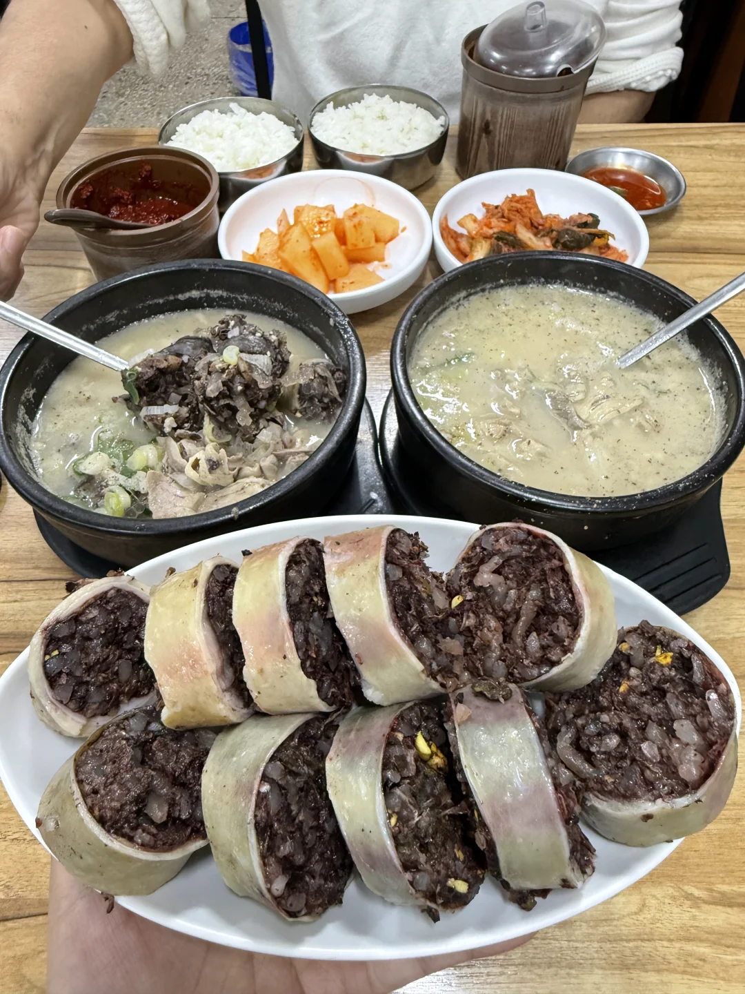 弘大！！好吃他妈给好吃开门啊…