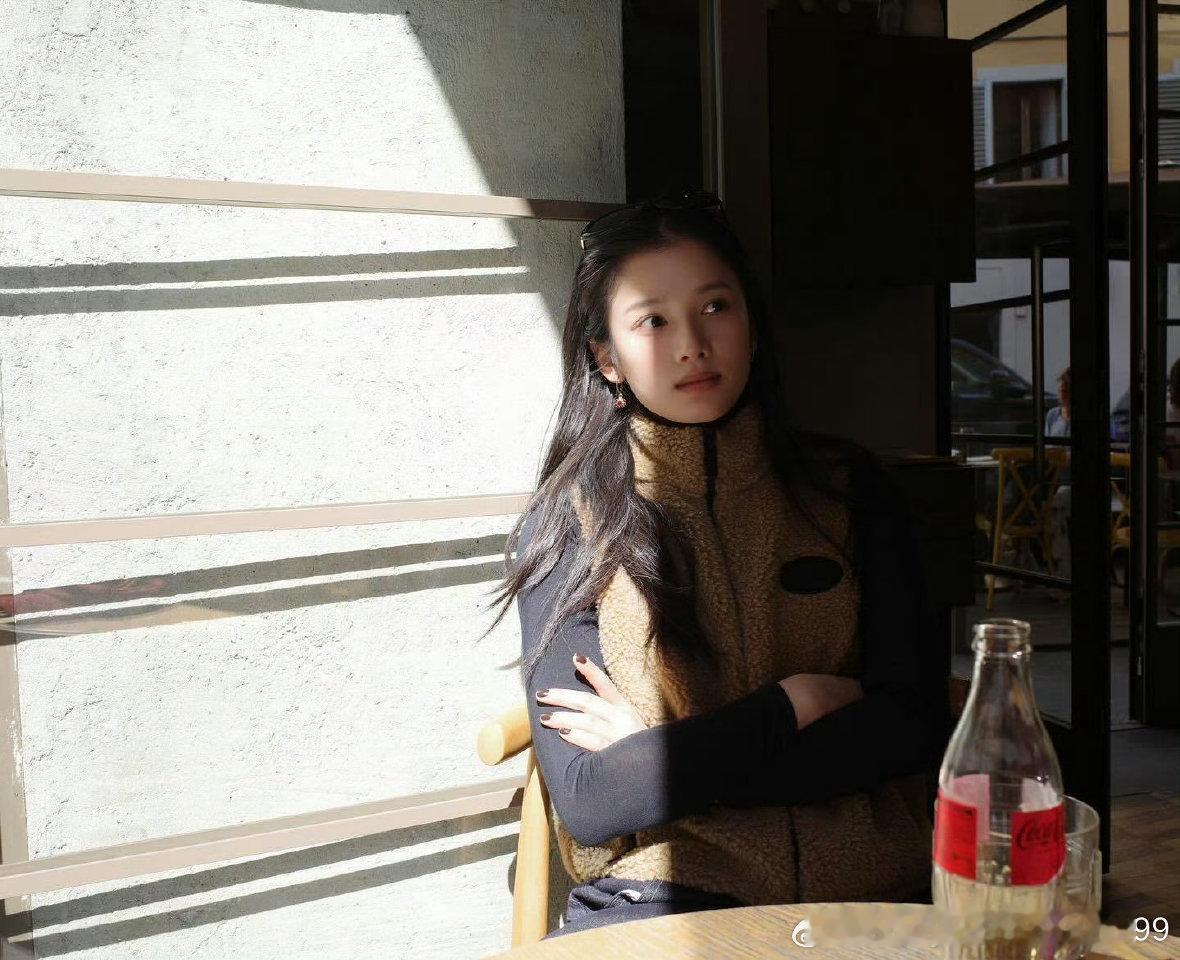#张婧仪[超话]# 下单了几件哥伦比亚冲锋衣  去江西晒秋可以穿咯 ​