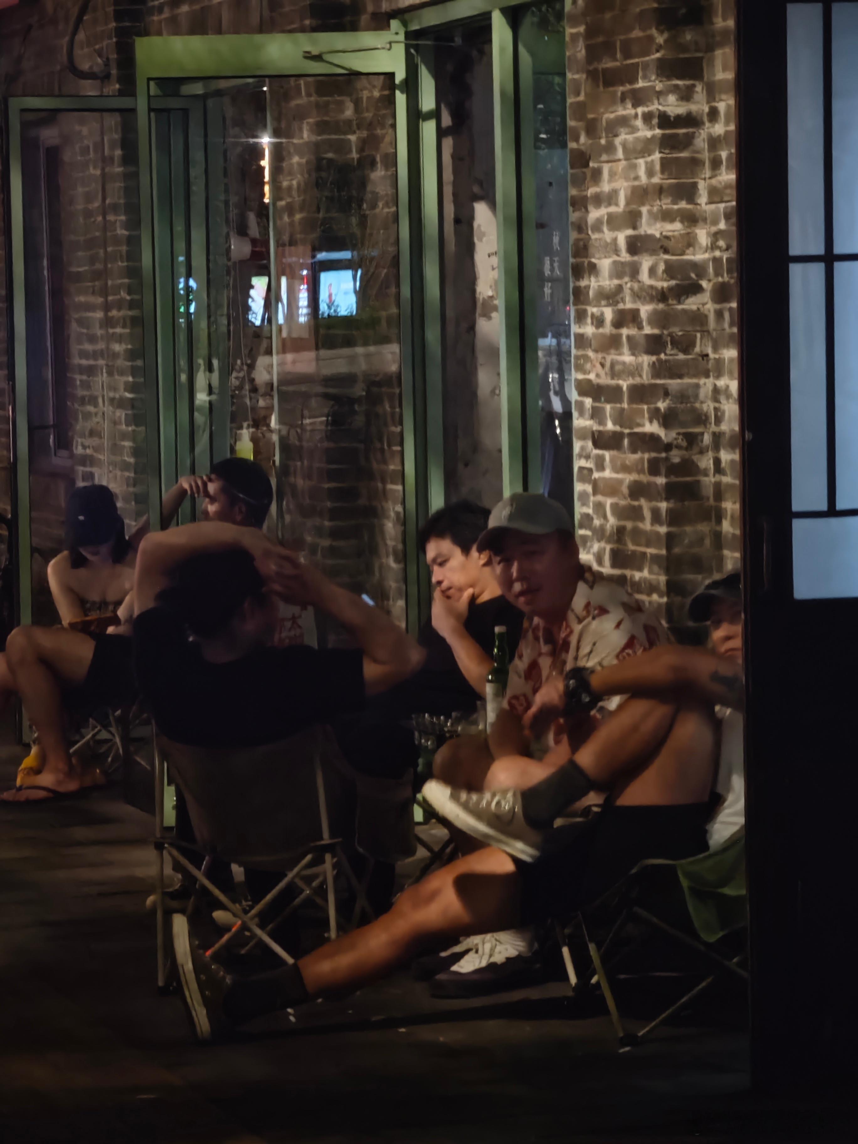 北京的夏天最舒服的还是胡同  许久没去fanglang 许久没在墙根下...