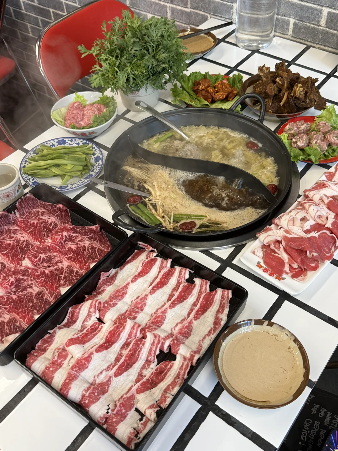 湾区🆕东北酸菜大骨头火锅太惊艳了！