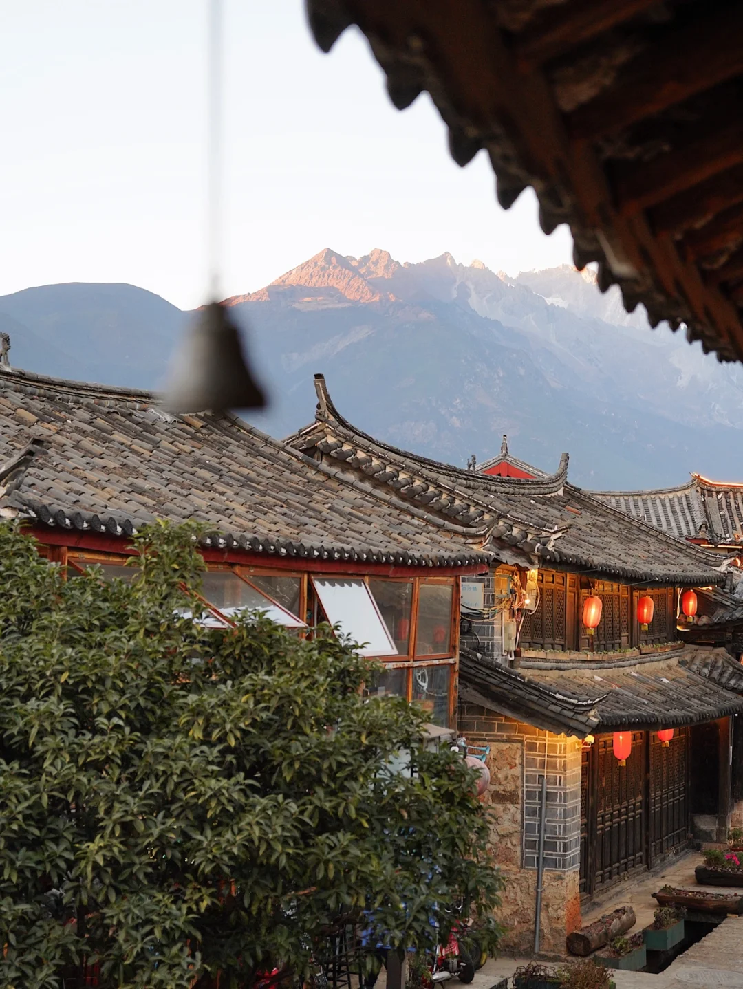 白沙古镇日照金山🏔️看到的人会幸运一整年