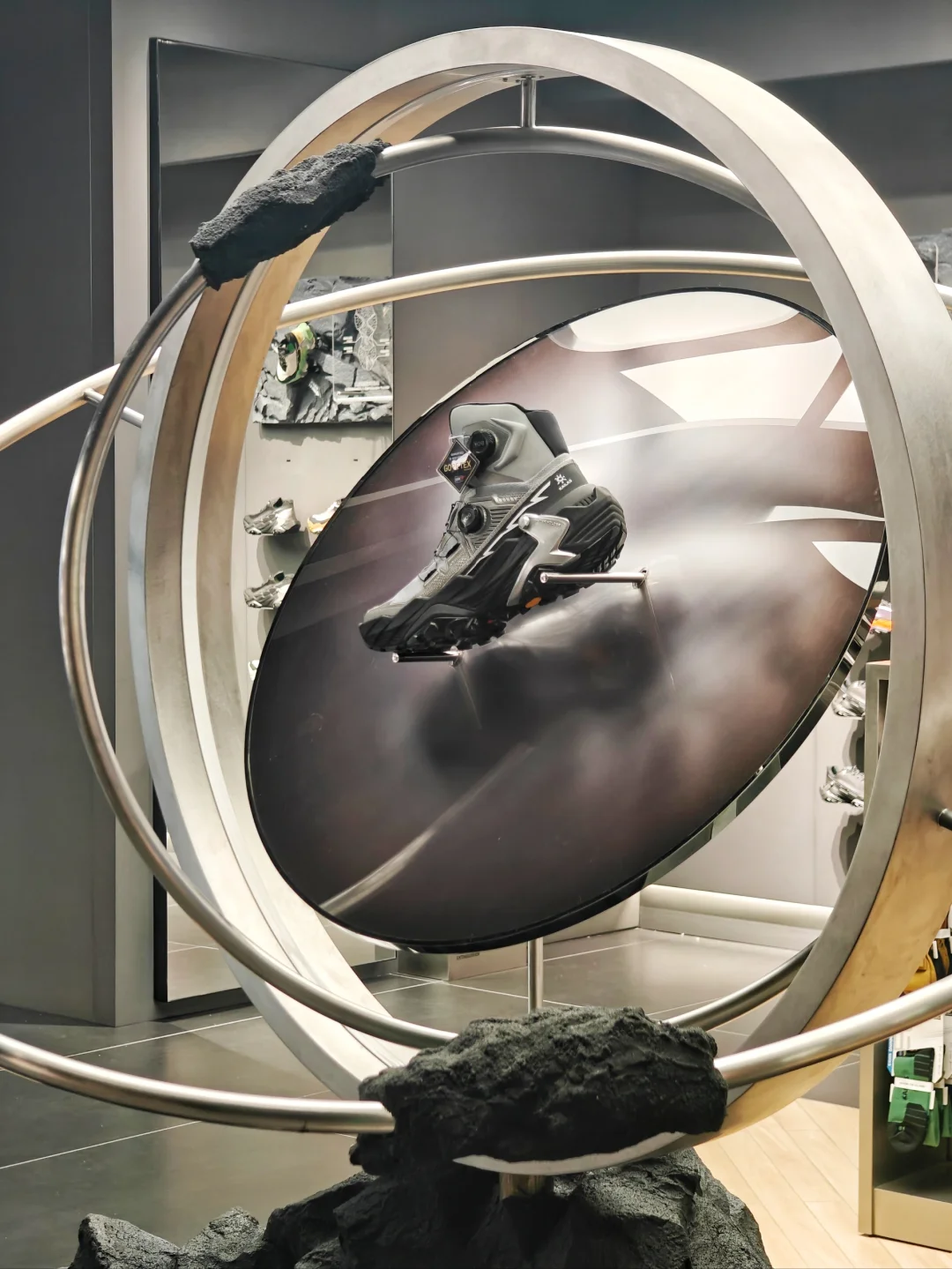 浦东嘉里城炫酷装置打卡 | 未来风户外时尚