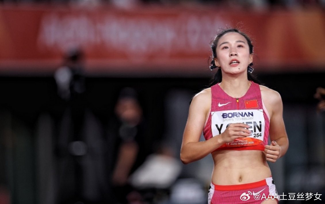 陈妤颉百米破纪录夺冠后，因药检折腾至凌晨五点才睡。次日她带疲惫出战200米决赛摘银，坦言这是“成年前的教训”。
 
如果你是教练，在队员通宵未眠且面临强敌时，会建议她全力冲金还是保守保健康？ ​