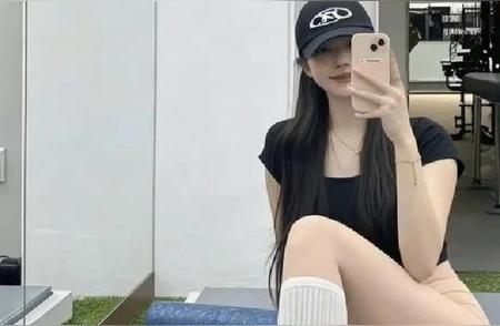 瑜伽裤突然成了通勤标配。 我早上地铁里一数，十个小姐姐里七个穿高腰紧身...