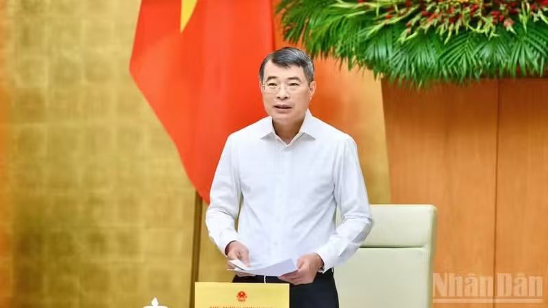 一路贵人，黎明兴这人也挺有意思的！

黎明兴的出身，可以说是贵不可言。他的父亲黎明香，原来是越南公安部的部长，也可以说是越南公安系统的元老。黎明兴的大哥和二哥，也都是越南公安系统的高级将领，这就是黎明兴的出身和家族，这份力量，足以托举黎明兴前行和高升。而黎明兴本人，虽然出身典型的公安世家，但他却并没