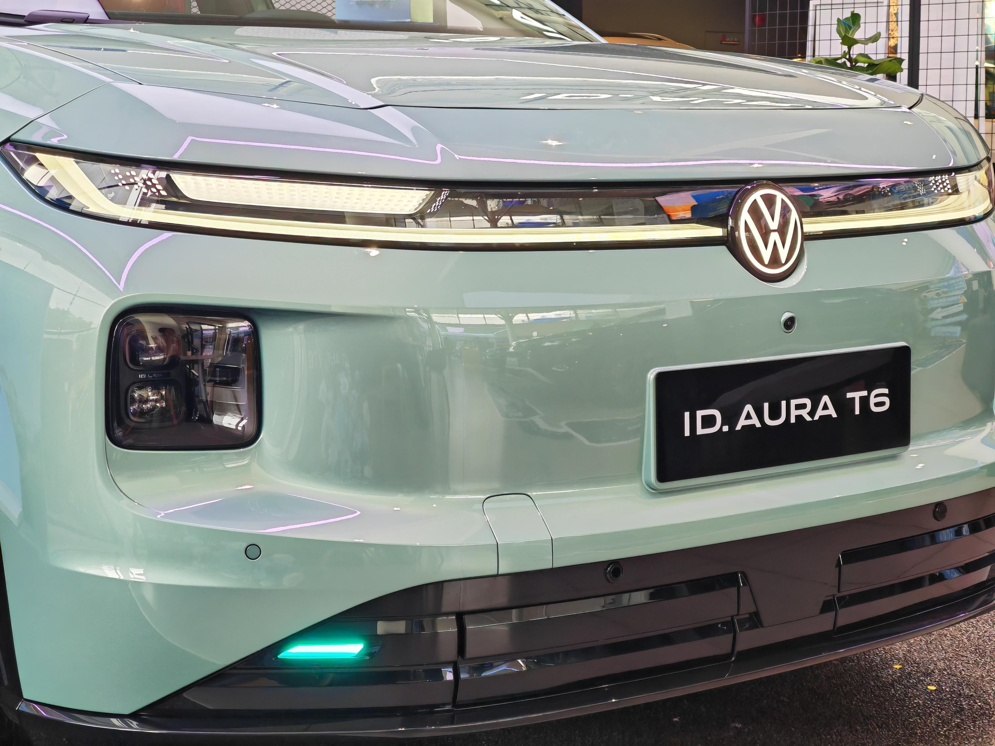 仅需12.99-16.69万元拿下，一汽大众-ID.AURA T6 正式上市，作为一汽-大众AURA序列的首款车型，车辆定位为纯电中型SUV，使用CEA电子电气架构打造，搭载激光雷达和酷睿程HS8辅助驾驶方案，支持城市/高速NOA以及全场景泊车辅助等功能，最高CLTC纯电续航660km。