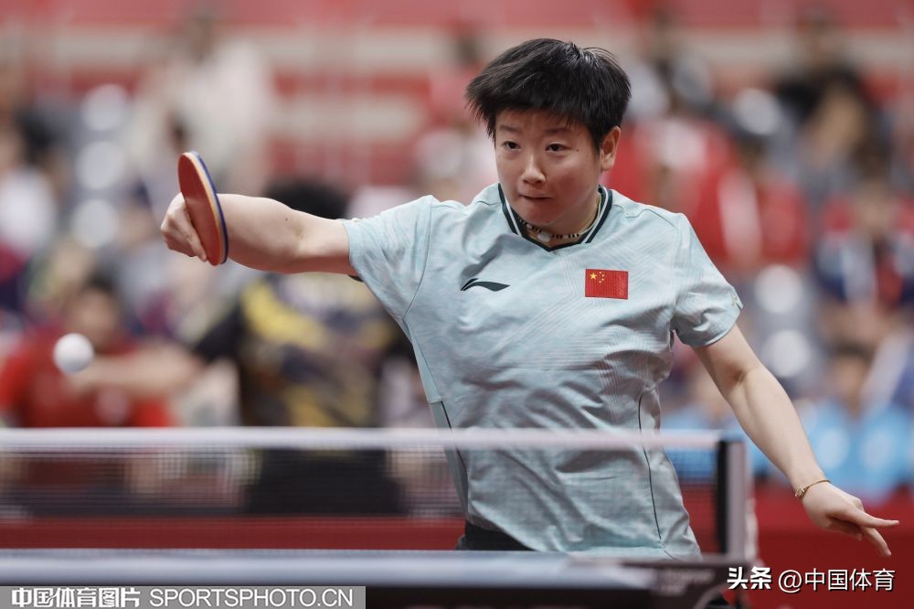 中国女乒
力争决赛权；

她们的对手是：
朝鲜队；
这支神秘之师
领衔人物
金琴英
反手长胶打法
颇具威胁；

不过，
拥有莎昱的
我女队整体均衡，
朝只属冲击者；

前一段时间，
莎莎的竞技状态
非常的出色；
打中国澳门时，
独拿两分，
无愧定海神针；

因此，
中国女队
更有望闯关成功
晋级最终