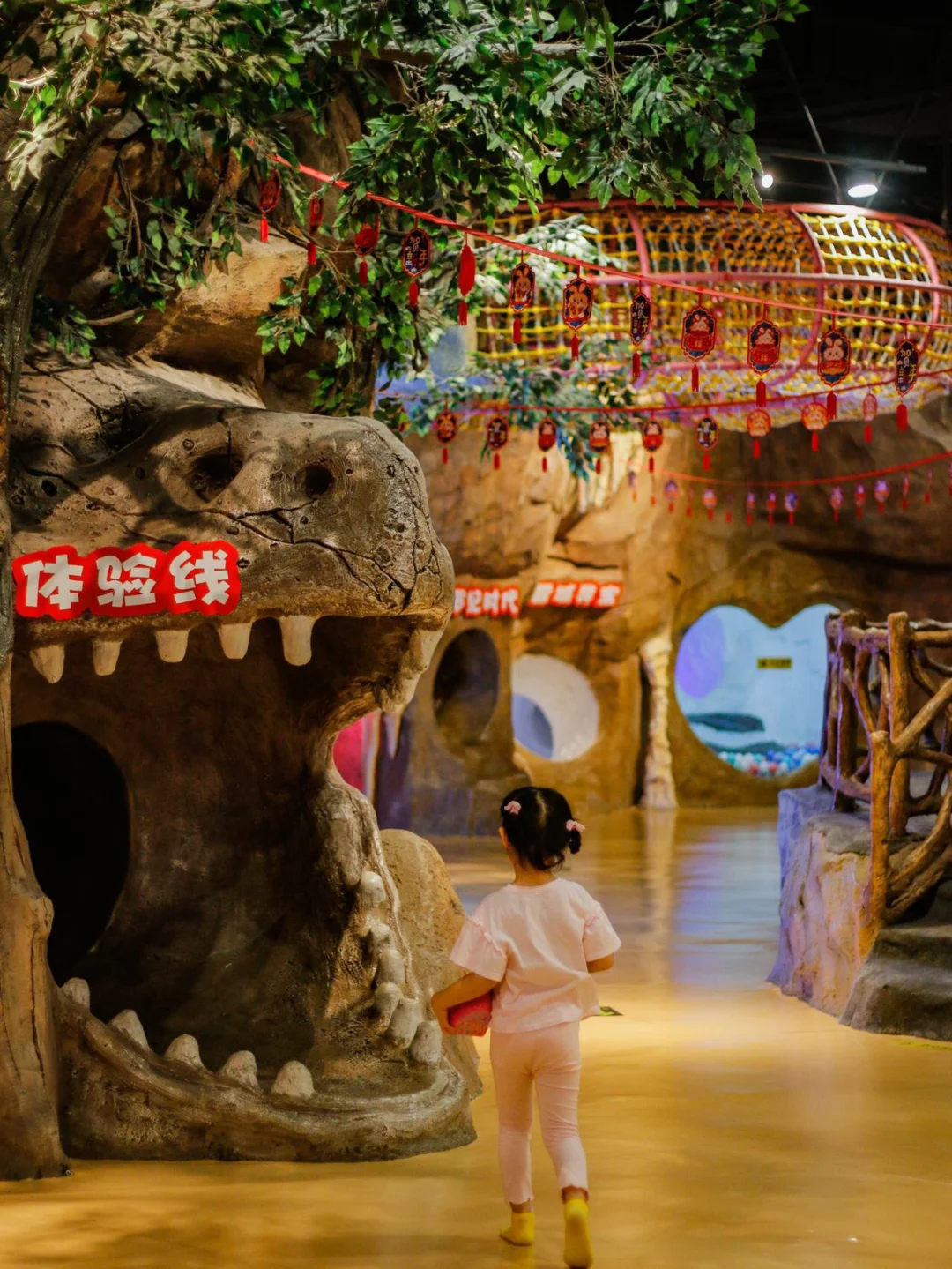 武汉室内遛娃｜来一场仿真洞穴里的探险吧‼️