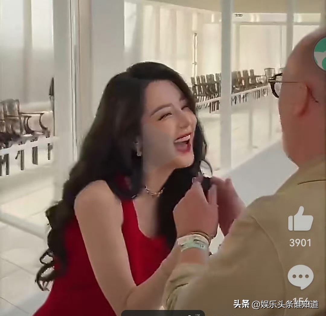 飞天奖入围名单一出，迪丽热巴粉丝疑惑为什么近几年主流三大奖金鹰、白玉兰、飞天零提名？一年不如一年。

按理说粉丝量大呀，可惜演技左右不了！所以又弄出片方没报名的借口，就像红毯翻车，推到造型师身上甩锅一样。有些人永远搞不懂，问题就在自家姐姐身上。志在捞钱和名利，压根就没想深耕演技。要不然怎么会年龄上来