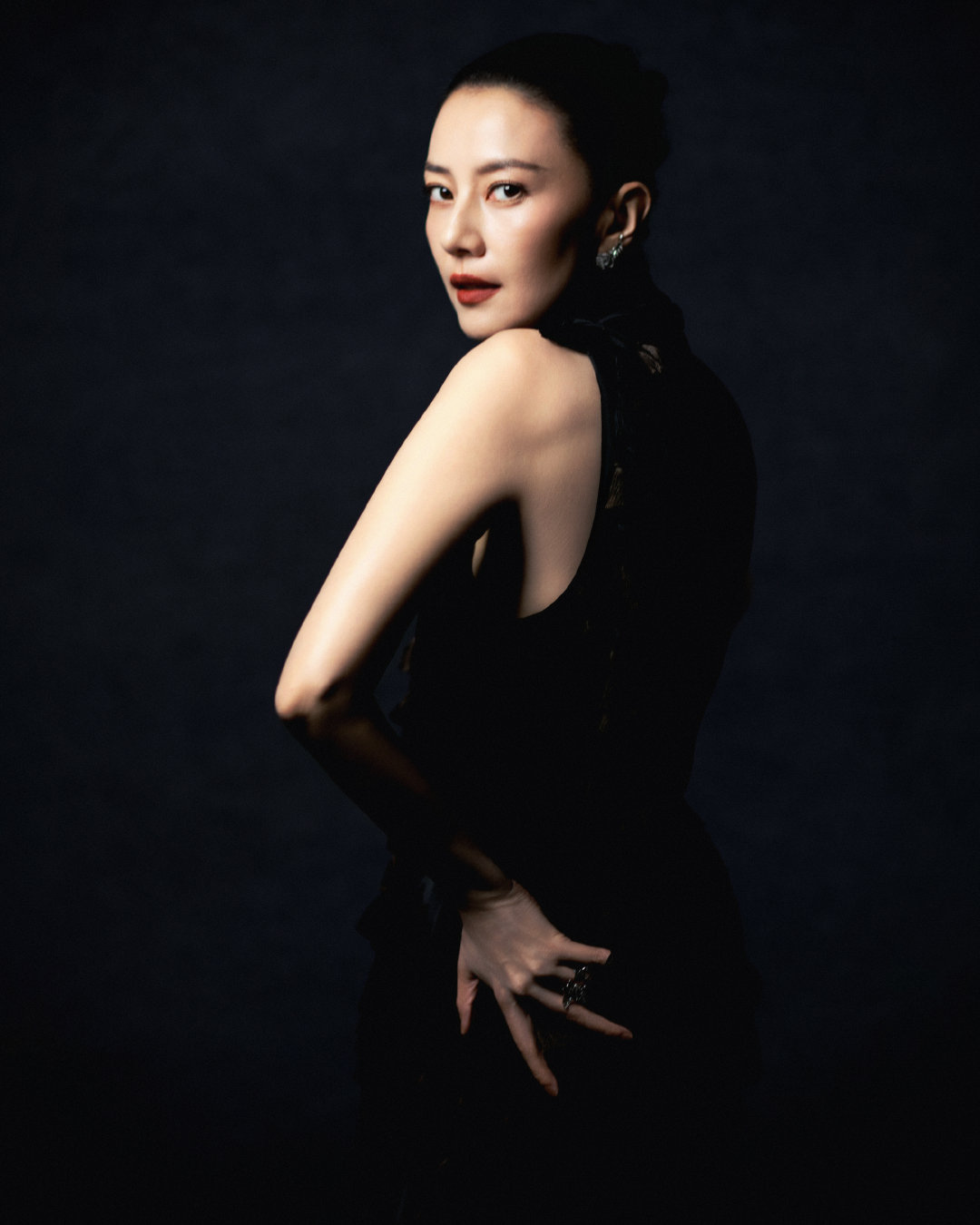 47岁的高圆圆，美啊美啊！
她演技其实可以，不能因为长得漂亮就要被骂花瓶呀。
不过现在的女明星连花瓶都骂不出口，完全粗壮油腻的大墩子[苦涩] ​