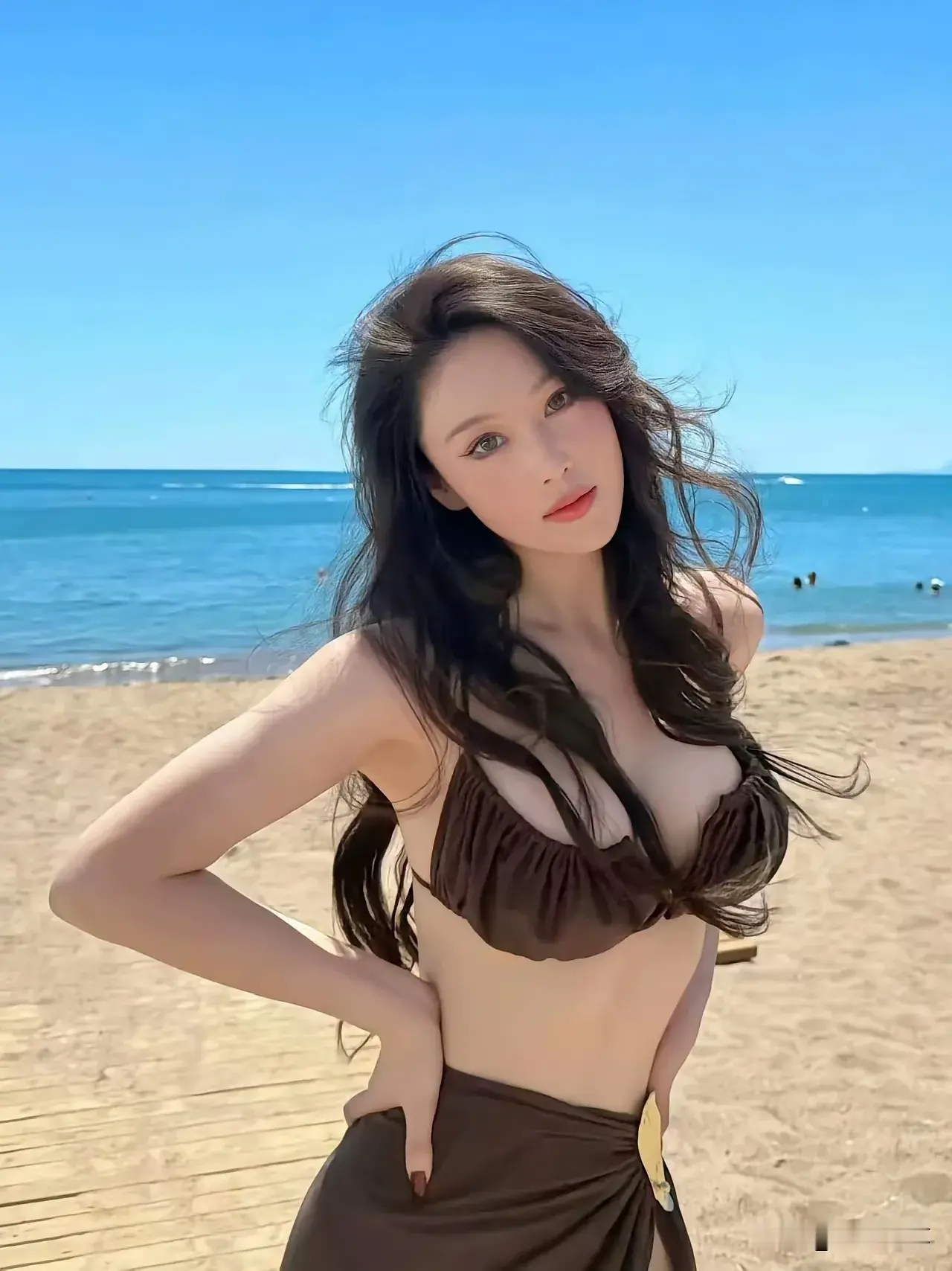 不得不说张馨予的性格是真豪爽，经常在社交平台分享自己的美照，粉丝看着大饱眼福。
在我心里她颜值可以打100分，身材直接给到200分，又飒又亮眼，气场十足。
不拘谨、不端着，大方展示自己的状态，这样的性格真的很圈粉。
大家喜欢张馨予这种洒脱的风格吗？娱乐