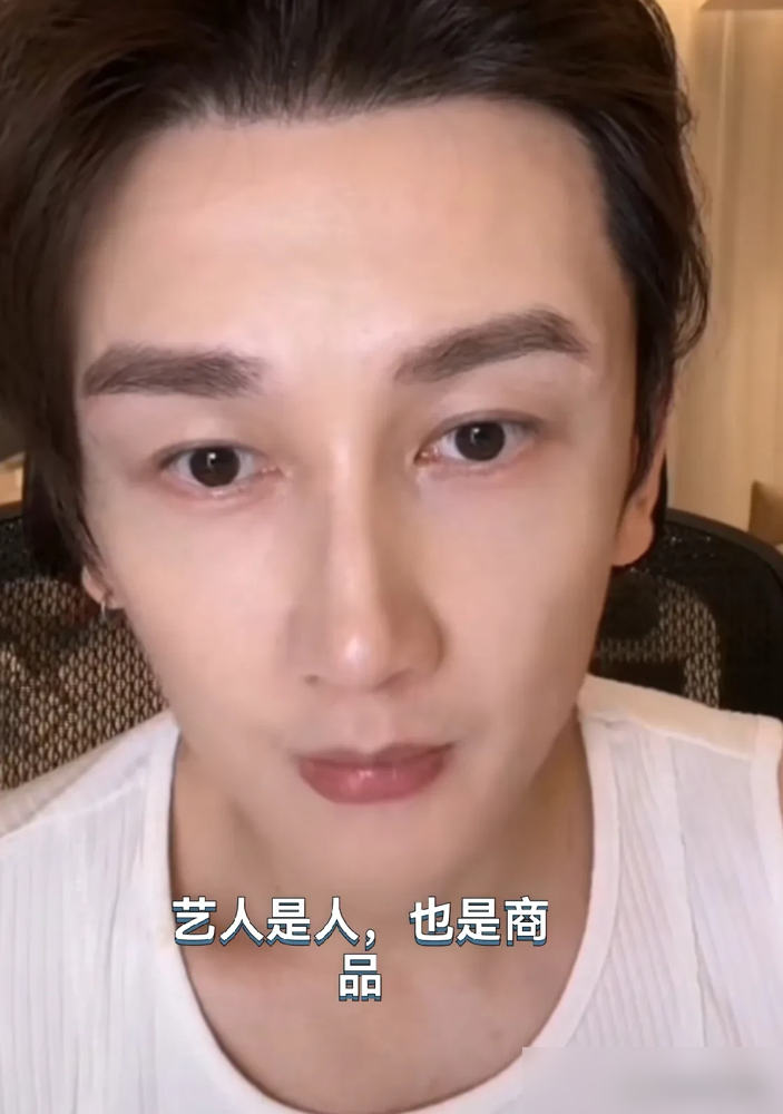 两个明星谈恋爱就是流量密码？前经纪人李登科一句话，把内娱那点底裤全扒了。
带过娜扎、宋威龙的李登科，转行做自媒体后直播爆料，说自己跟三位明星谈过恋爱，还甩出一句：得CP粉者得天下。他拿《早春晴朗》和孙千举例，说演员想上位，光有演技没用，得有荧幕CP帮你吸粉、帮你长线运营。
更狠的是，他直言有些演