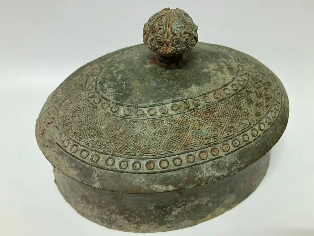 商晚期丙族提梁卣，个人藏品。