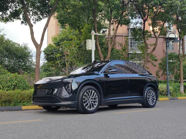 24年蔚来ec6，6万公里，租电，成色很好，轿跑纯电式suv，好车推荐，14个多开走，
#好车推荐 #蔚来ec6