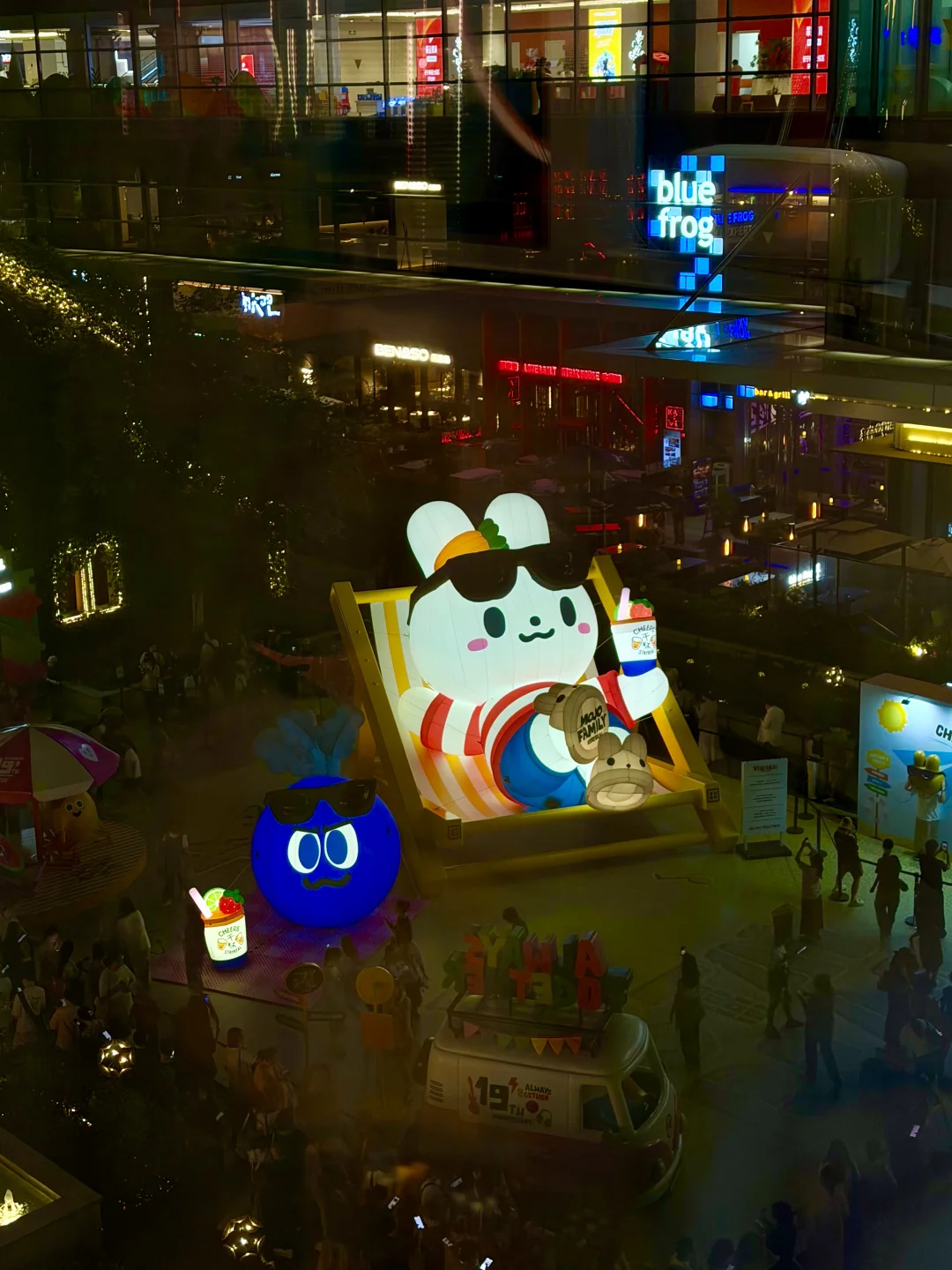 上海p子公园首日亮灯🐰Wmls快来！好萌啊