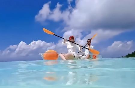 海边泳衣穿搭。 海边泳衣穿搭，无不良引导。