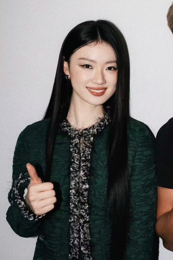 单依纯你长一张这样的俊脸 做什么都会成功的[手指比心] ​