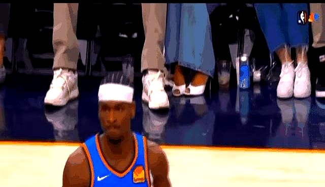 太阳队真没招了，3比0，这还怎么打？    雷霆队的亚历山大彻底打疯了...