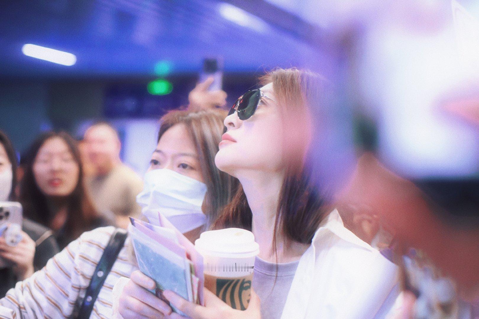 #冉濛99[超话]# 2026-9-24 | 李小冉 | 北京🚄南通

皓月星光 会点亮所有黑夜
感同身受 愿守护所有热望
Remember
世间美好 永远与你环环相扣

永远期待下一次相见。
（待编辑）
🤍🩵
Perpetual_冉濛｜禁二传二改、去水印及商用 ​