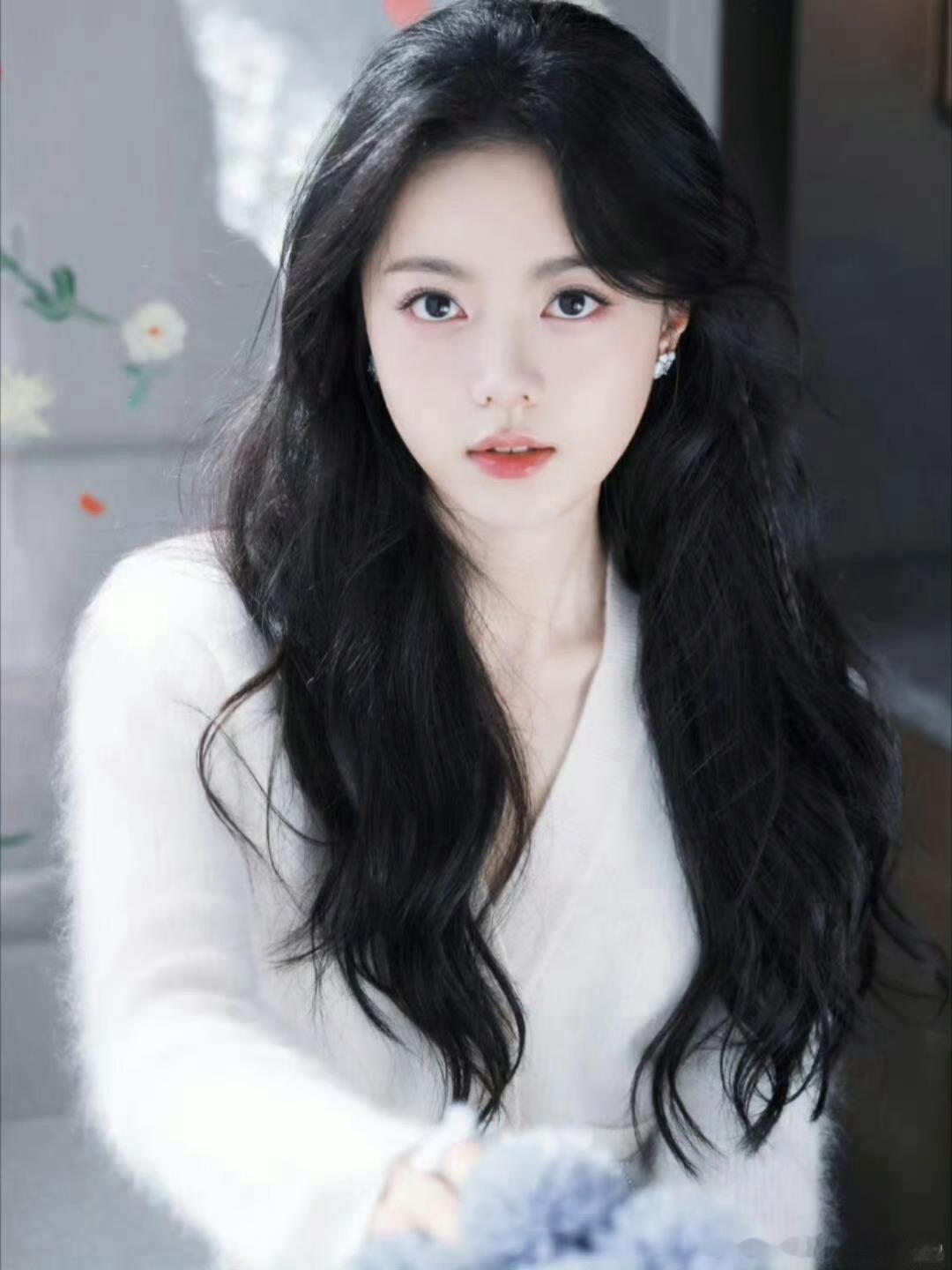 #赵今麦[超话]##赵今麦最美妆造出现了# 麦麦姐，早上好啊[鲜花]开心快乐每一天[锦鲤附体]期待你的好消息哈[抱一抱][抱一抱][哇][哇][鲜花][鲜花][鲜花][鲜花] ​
