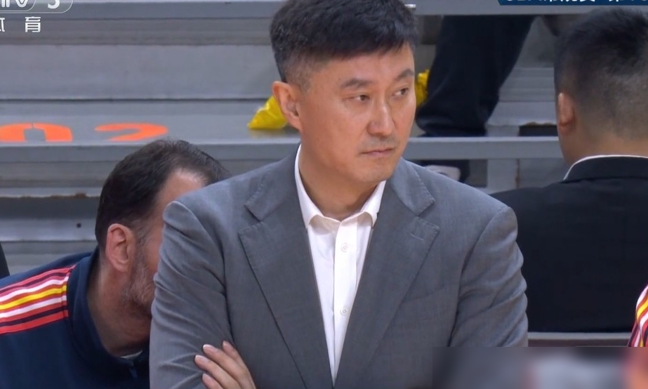 领先20分都能输？广东这球，输得窝囊。 看看数据：全队21次犯规，徐...