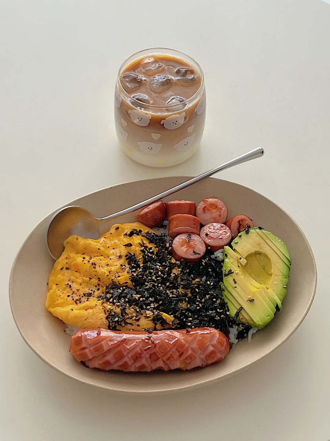 好喜欢我的饭🦋｜牛油果芝士肠饭&冰拿铁☕️