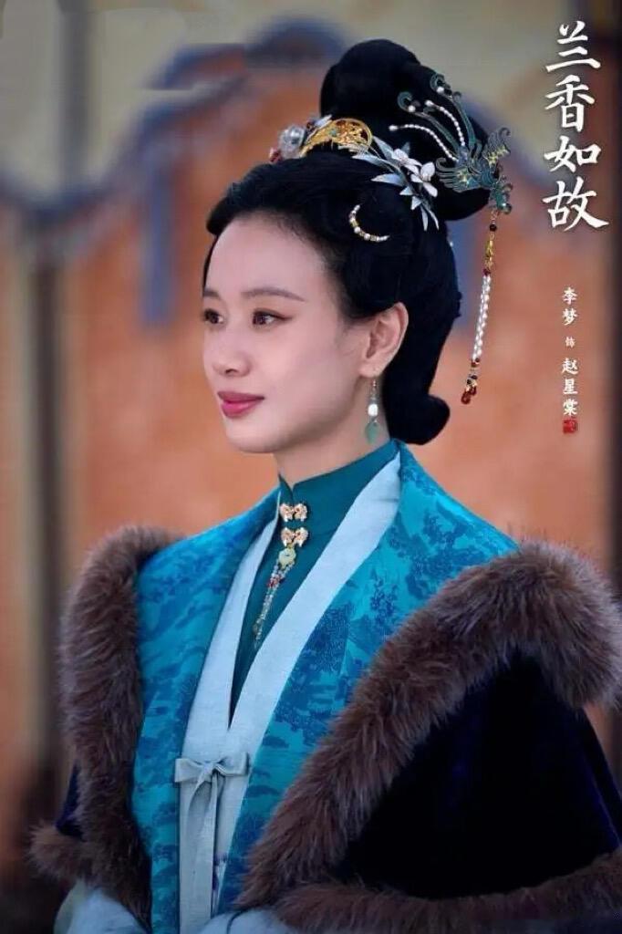 #李梦角色扛剧能力被低估了# 一个鲁贞贞，一个赵星棠，两种气质，两条路，都没走窄。演员最怕被定型，她倒好，一边灵动一边韧劲，来回切换还不违和。视界大会这波官宣，期待她带着角色底气亮相。#微博视界大会阵容# ​