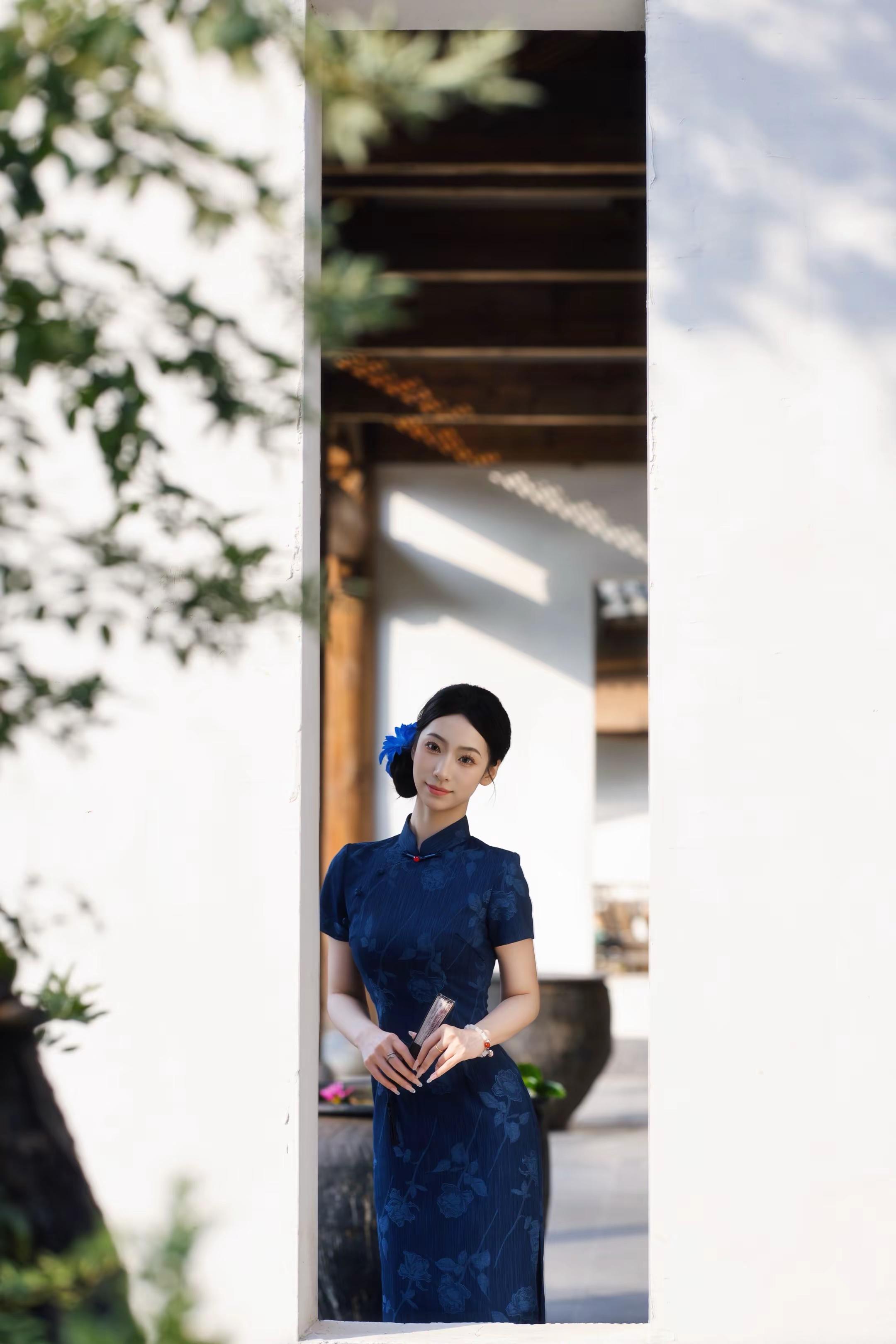 故事鲜艳 而缘分却太浅。 ；小姐姐 ；妆造