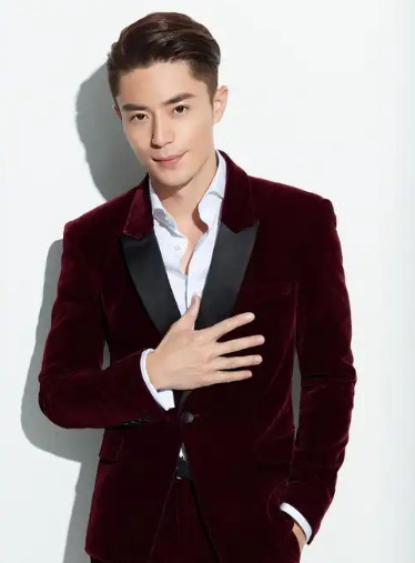 1.四字男星和女模特还在一起，已经在一起几年了。2.霍建华首部自导自演...