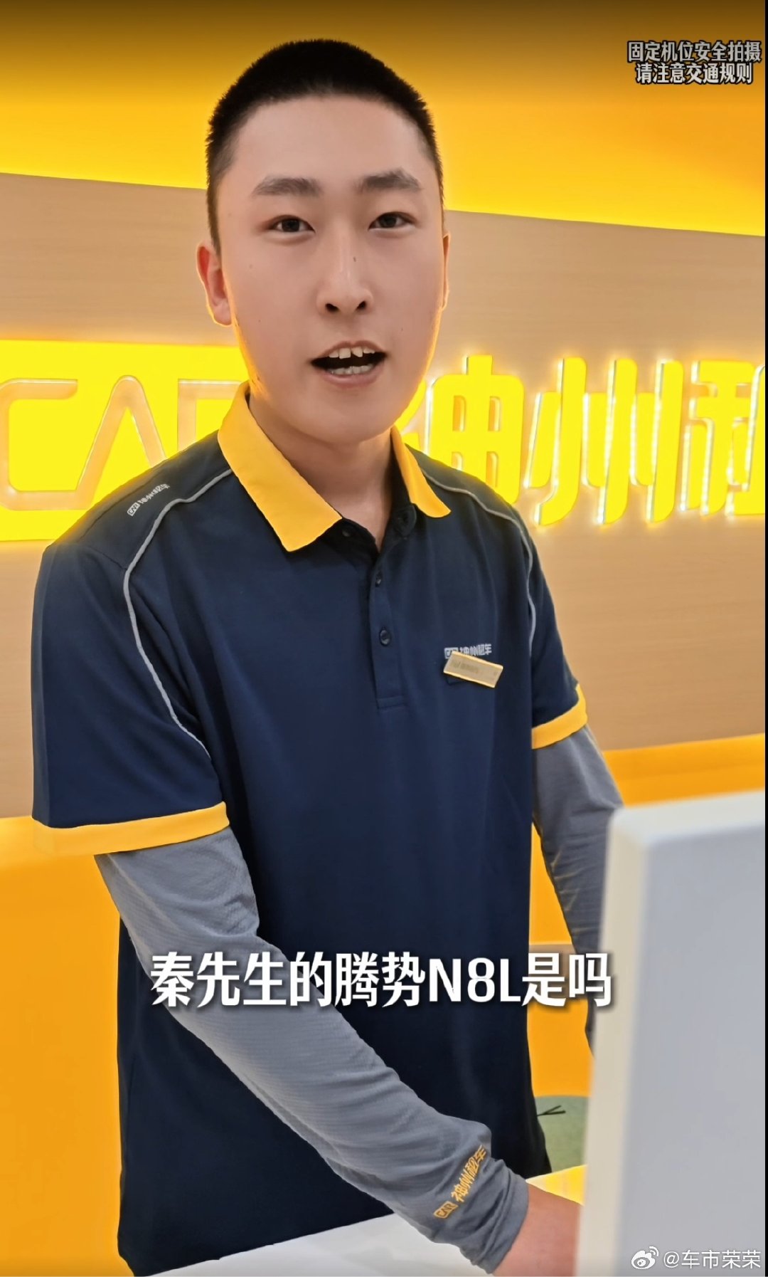 谁能料到，自驾新疆还能半路捡只羊。孩子要玩偶、要活羊，小狗也来凑热闹，车里瞬间变成欢乐场。腾势 N8L 空间真靠谱，把这些临时“来客”全安顿好了。惬意的家庭旅行，就是能容纳所有看似离谱但可爱的小愿望。 ​