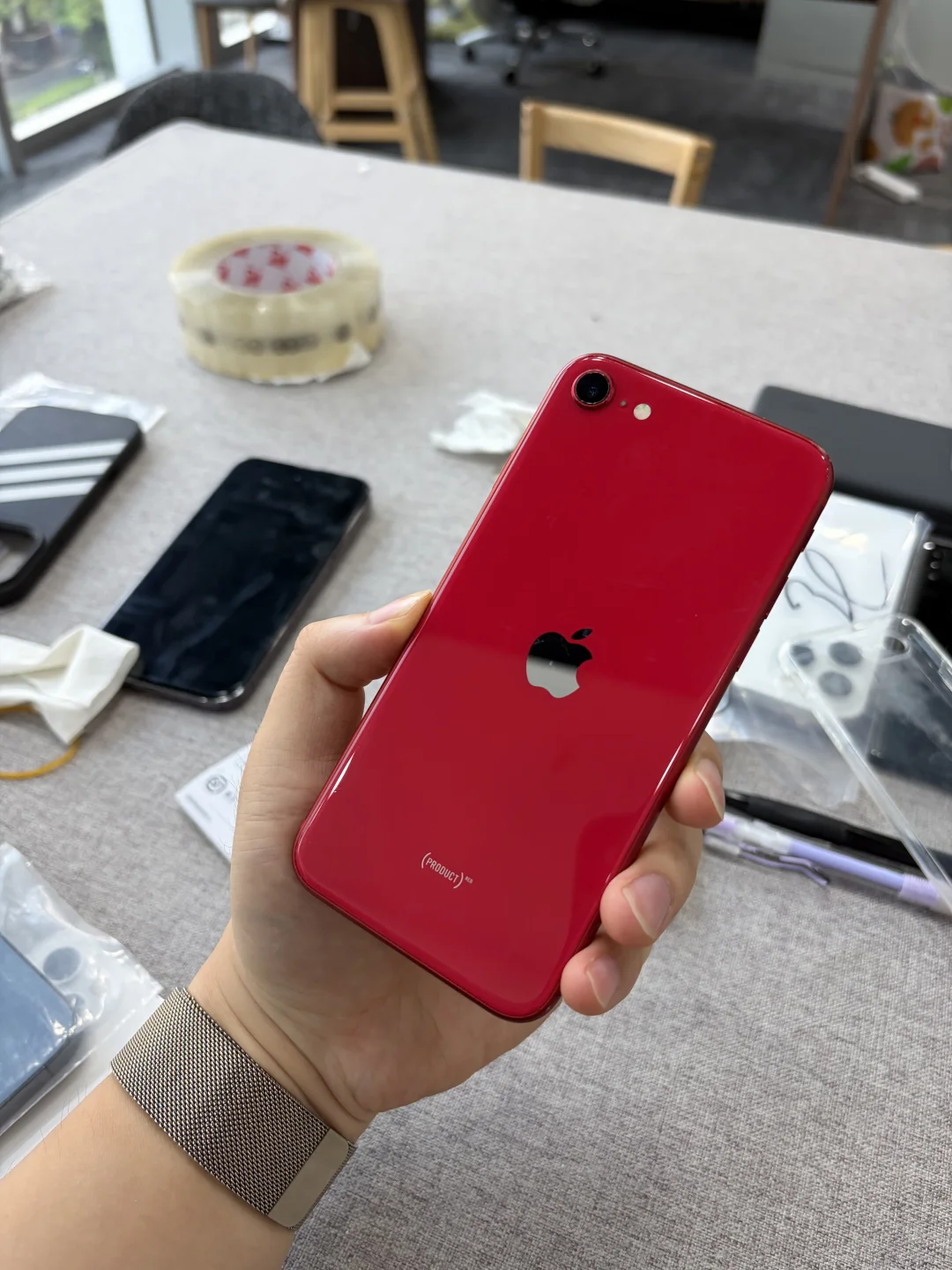 iPhone Se264G 红色