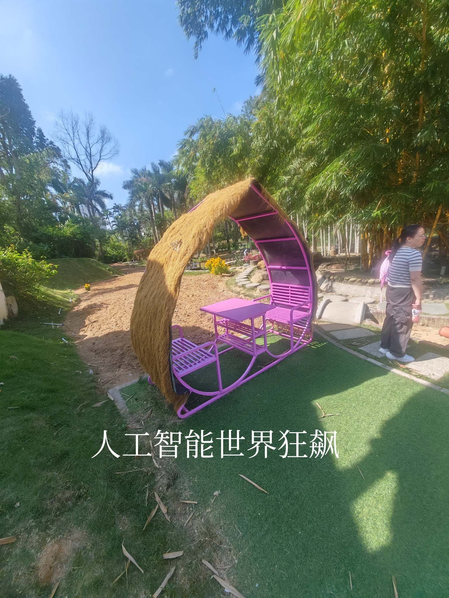 深蓝L06刚上市那阵我去试驾过，刚好上周也借朋友的Model 3跑了趟近郊，俩车对比下来差别还挺明显的。
先说深蓝L06，15万左右的价位能拿到纯电续航530km的版本，还配了半幅方向盘和华为的乾崑智驾入门版，市区通勤遇到加塞、无保护左转基本不用自己慌，后排地台全