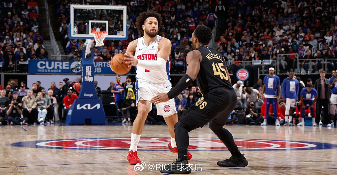 坎宁安25+10米切尔空砍31分 活塞主场力克骑士2-0  坎宁安球衣