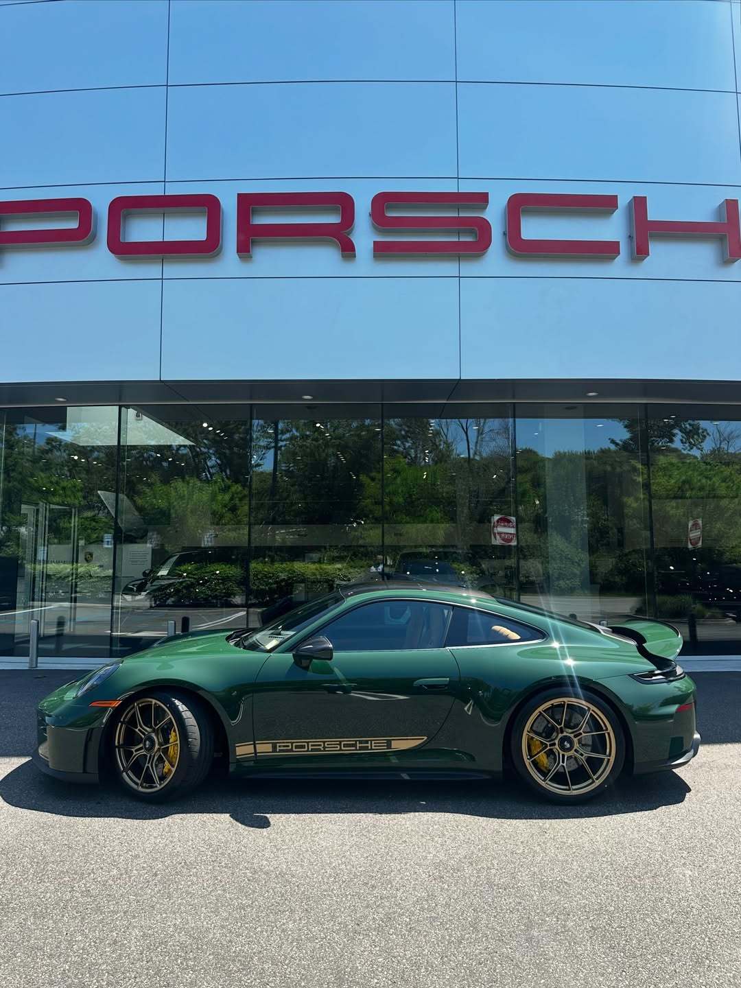 保时捷911 GT3 Touring（992.2），采用定制原厂特殊调...