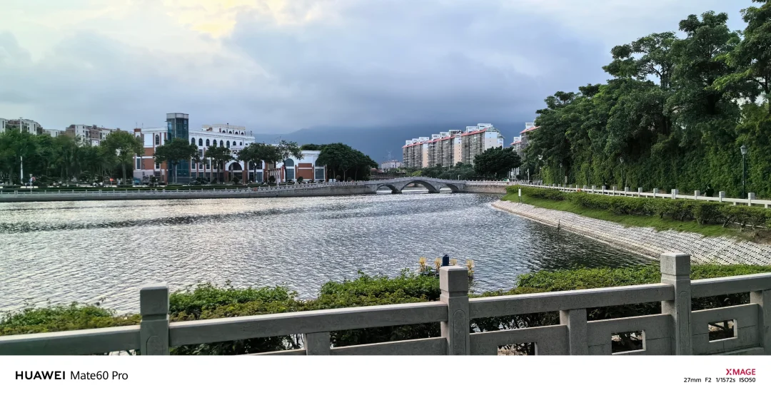 华为Mate60Pro拍照怎么样？拿小米13U比一次