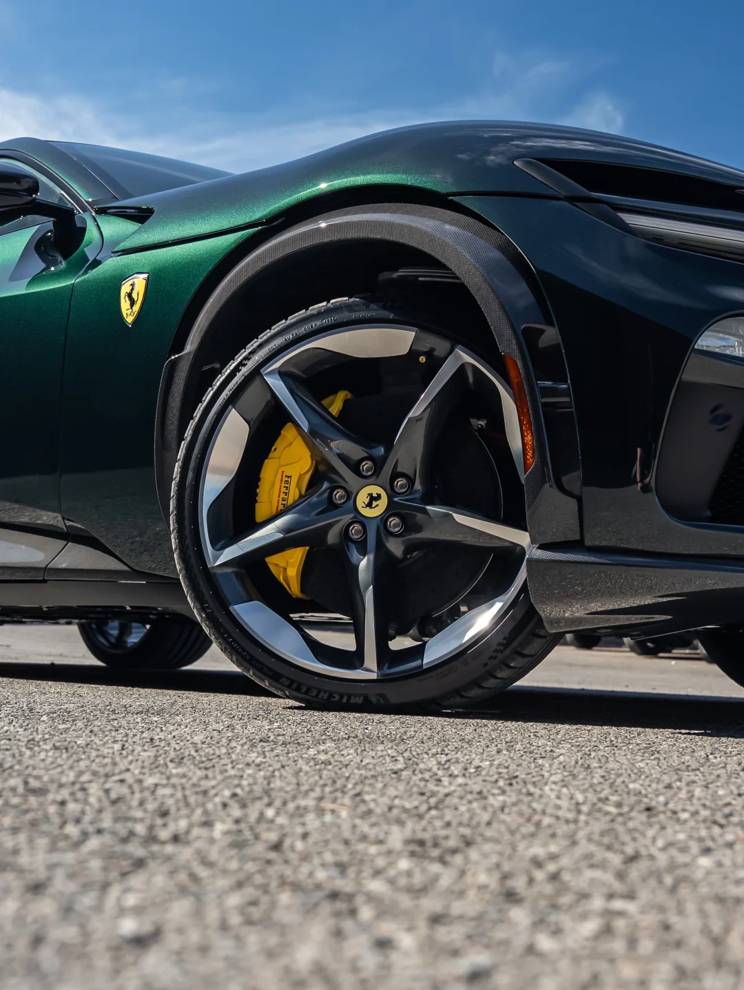 Verde Zeltweg车漆的Purosangue💚
	
#Ferrari 
