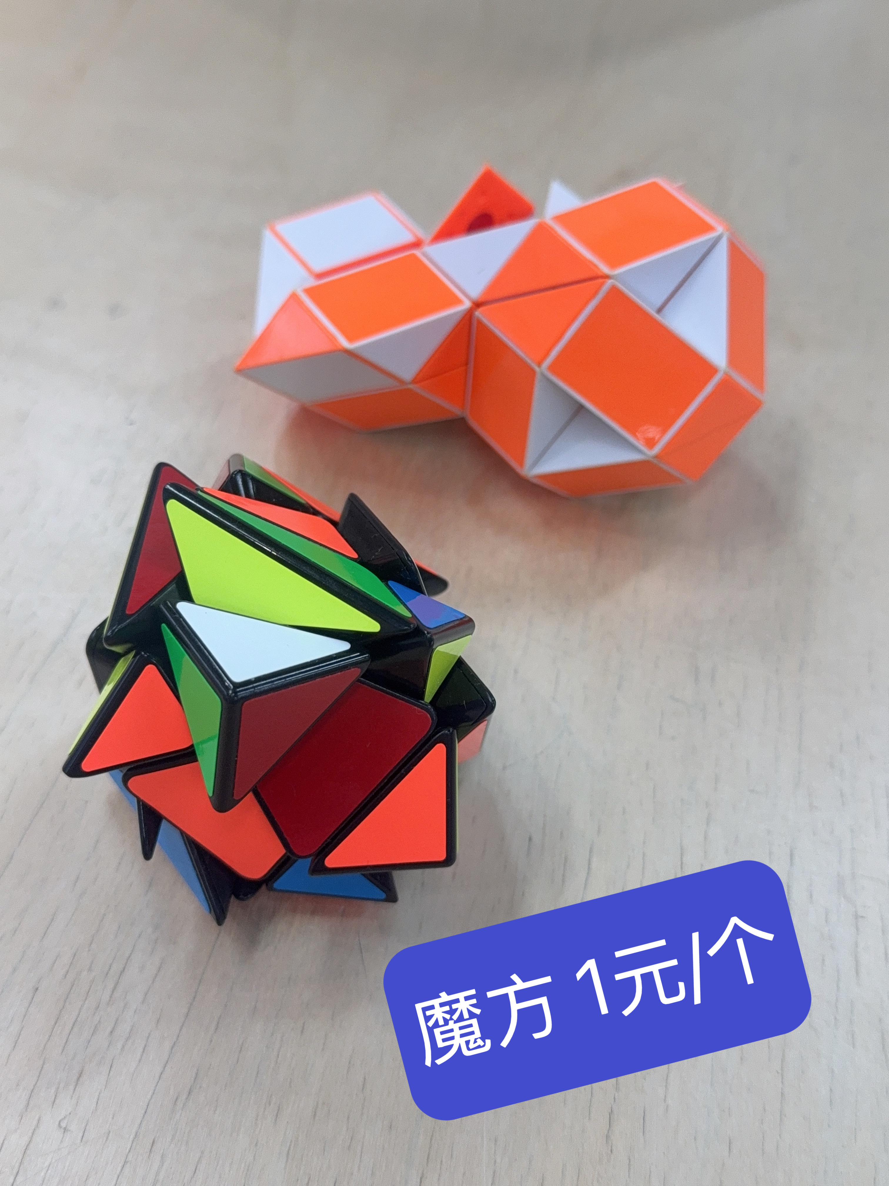 今天真的把我累哈了👚
标价上新、叠夏季衣服、打包回收、上架秋冬衣服、熨衣服、打标签
也算体验了另一种职业和另一种生活
真的很辛苦，但是身体上的累，真的能减轻心理负荷
闲置空间、二手物品、空闲障碍人士，这种公益真的挺有意义的
让富裕的爱 流转到有需要的地方

和我一起来的另一个字节男生特 ​