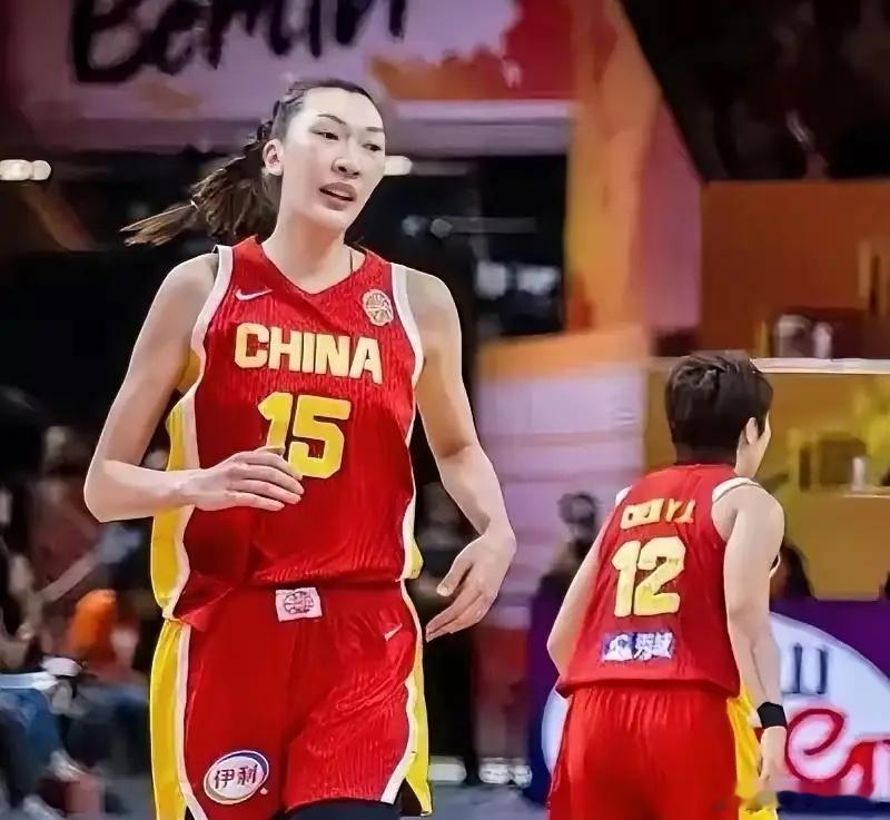 女篮世界杯小组赛战绩及晋级对比；

美国女篮，3胜0负，晋级8强；

法国女篮，3胜0负，晋级8强；

比利时女篮，3胜0负，晋级8强；

西班牙女篮，2胜1负，晋级8强；
……
中国女篮，2胜1负，晋级12进8；

德国女篮，2胜1负，晋级12进8；

匈牙利女篮，2胜1负，晋级12进8；

澳大利亚女篮，2胜1负，晋级1 ​