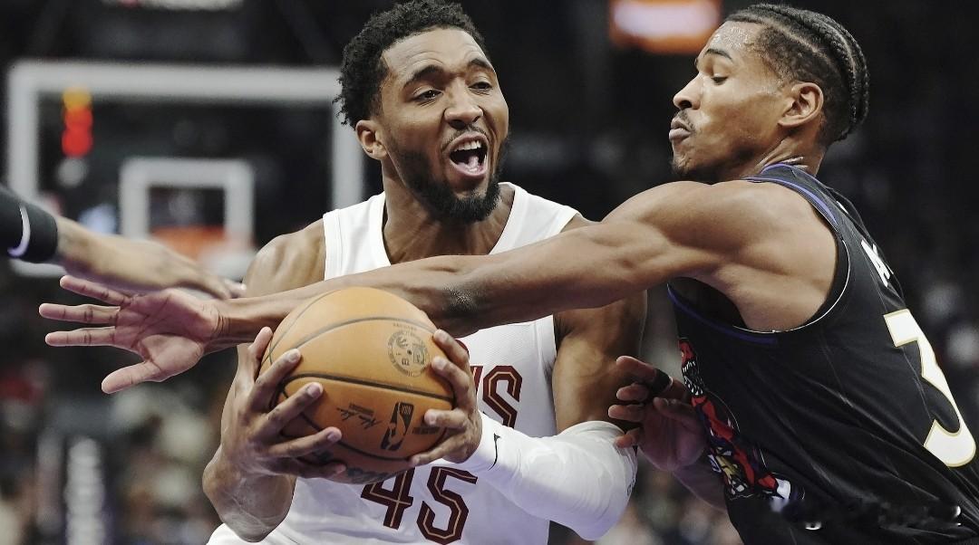 NBA季后赛东部首轮，骑士和猛龙这对老冤家打得那叫一个精彩。前两场，骑...