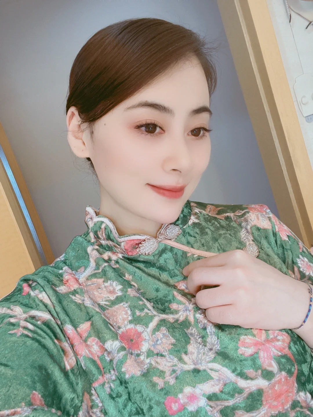 第一次尝试这个颜色的旗袍/喜欢🍓花花