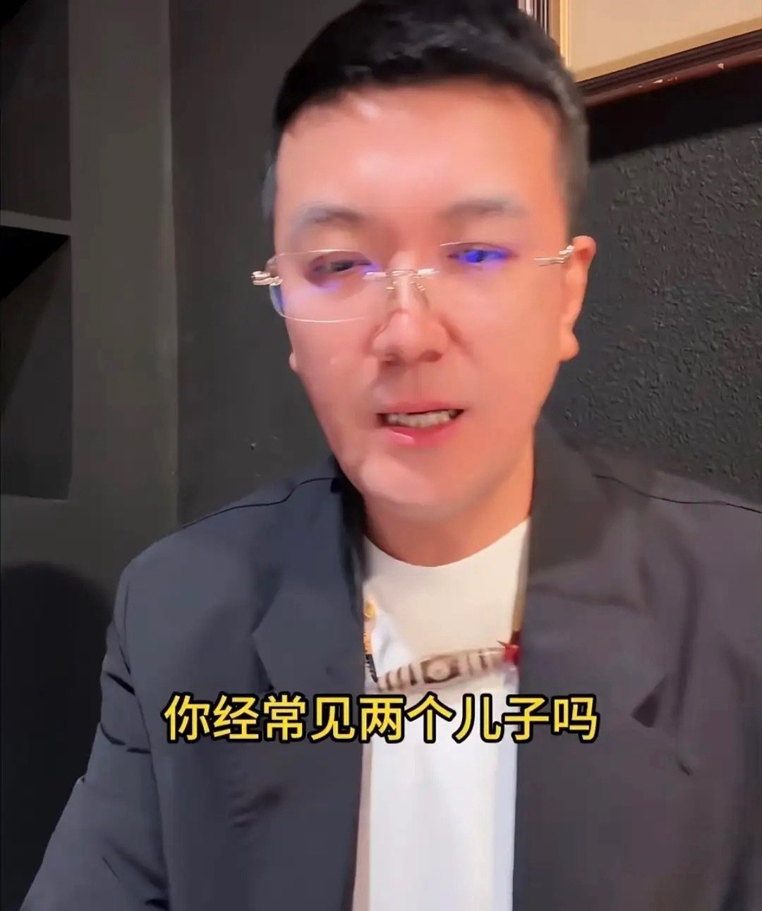 黄圣依儿子因为体型太胖开始减肥了，杨子聊14岁大儿子安迪，夸他用5个月时间瘦了近50斤，孩子青春期没有叛逆，性格很坚韧，脾气平和，现在他把大儿子当自己的偶像，要向安迪学习。 ​