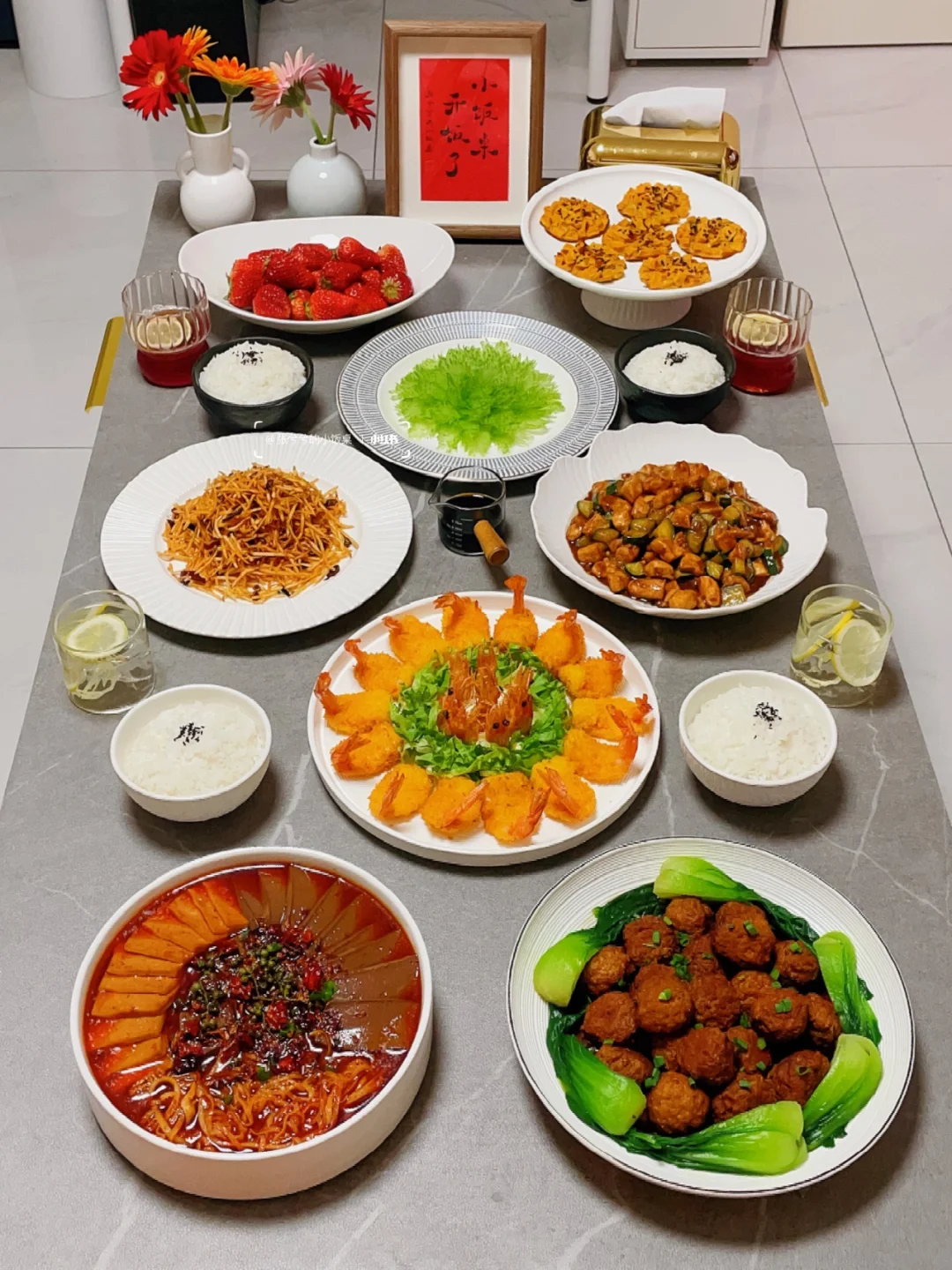 浪漫的不是鲜花，是回到家一桌热腾腾的美食