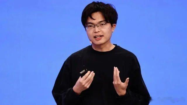 亲手培养的AI天才全跑了！梁文锋杨植麟出走，广东痛失千亿帝国！ ​