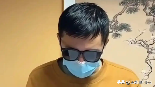 人民日报评中国留学生身披旭日旗！钧正平：为军国主义张目，是对人类良知的公然冒犯

一个南京人，在莫斯科大学的历史课上，把旭日旗披在了身上。

人民日报发声了，钧正平发声了，莫斯科大学中国留学生集体请愿了。

而涉事学生，已被遣返回国。

事件回顾：这不是“第一次”

10月14日，莫斯科大学历史系亚