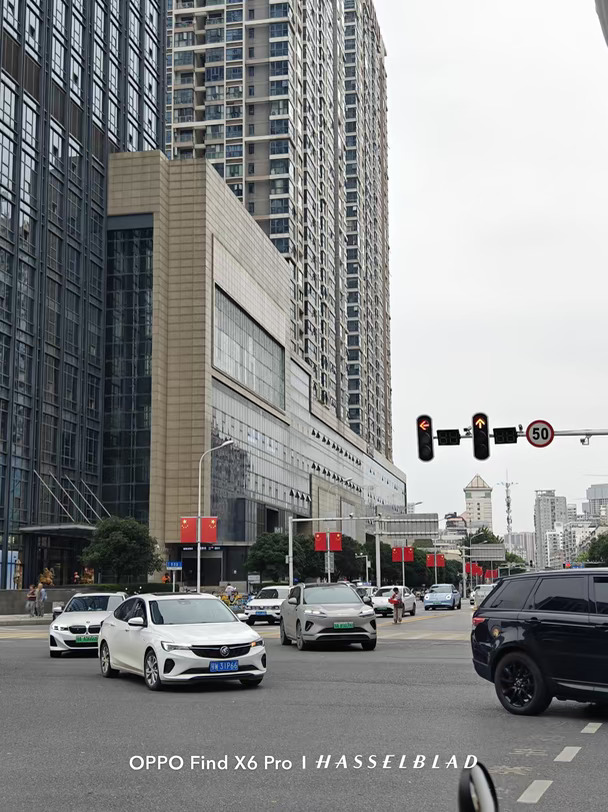城市路口，人间日常