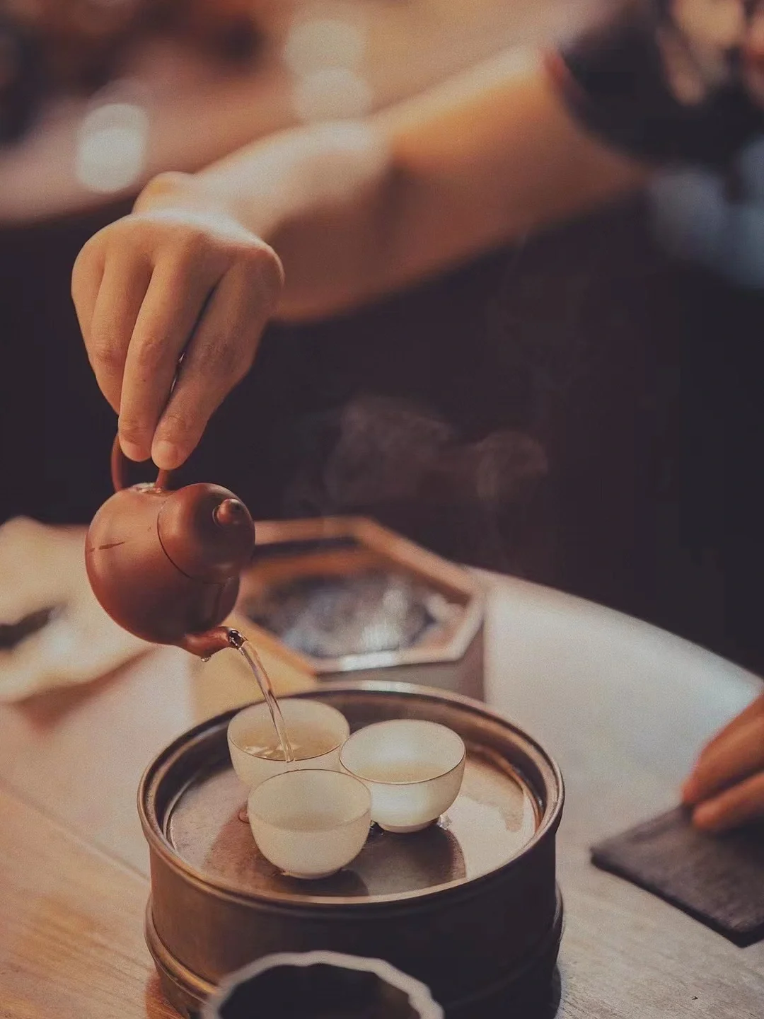 喝工夫茶的地方 潮汕人每天都离不开茶，管茶叶叫做茶米。工夫茶是潮汕人的名片，汕头